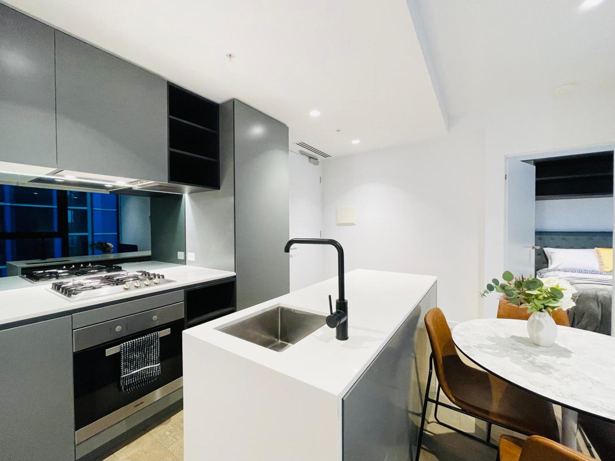 Mega Style Apartments Victoria One 멜번 외부 사진
